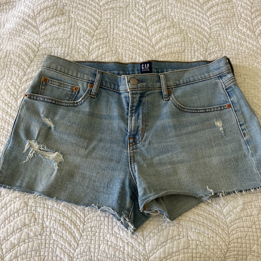 GAP cutoff Jean shorts.